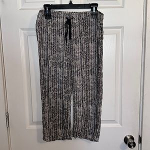 Gillian and O’Malley pajama bottoms. Size large.